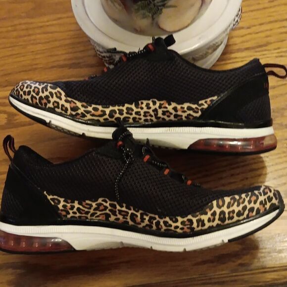 Sketchers Relaxed Fit Sneakers - Picture 2 of 11